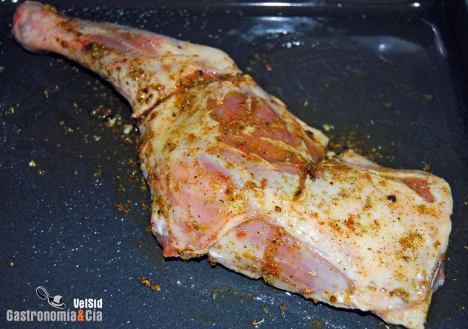 Paletilla de cordero al horno con especias picantes