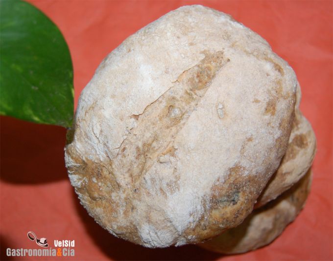 Pan de centeno y tapenade
