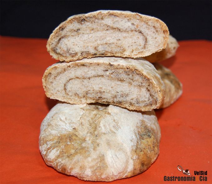 Pan de centeno y tapenade