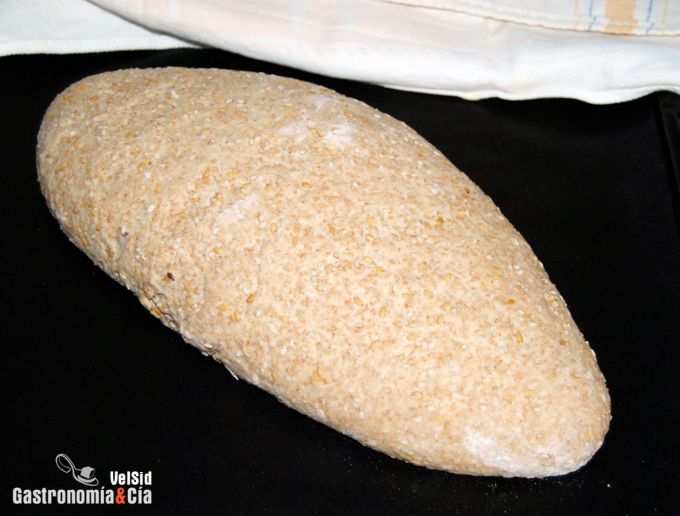Pan casero con harina de espelta, linaza y sésamo
