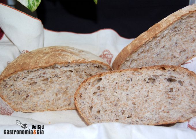 Pan integral con pipas de girasol y semillas de lino