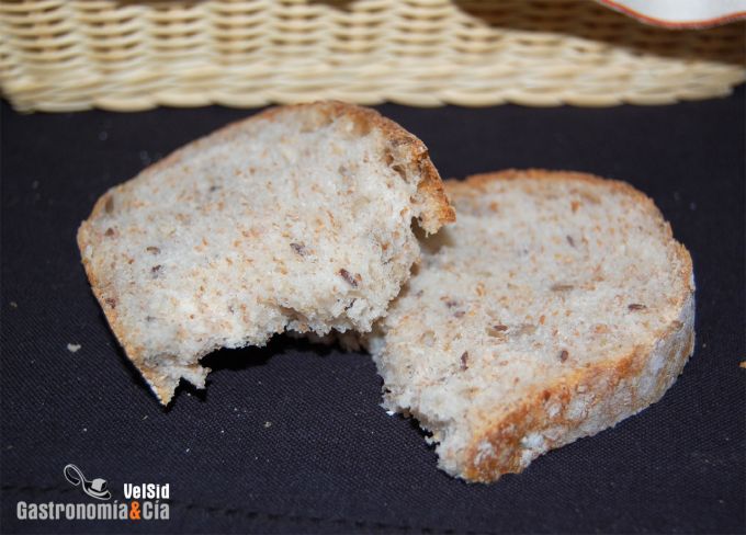 Pan integral con pipas de girasol y semillas de lino