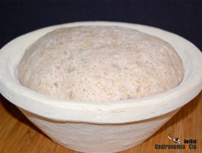 Pan con harina de centeno, pipas, linaza y mijo