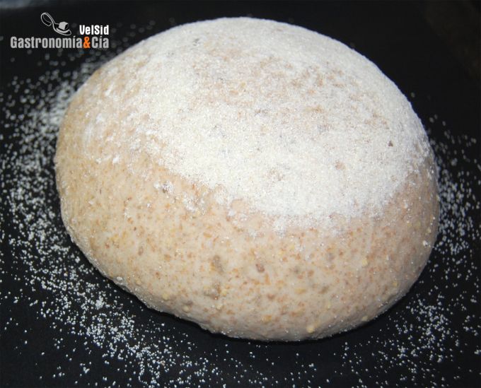 Pan con harina de centeno, pipas, linaza y mijo