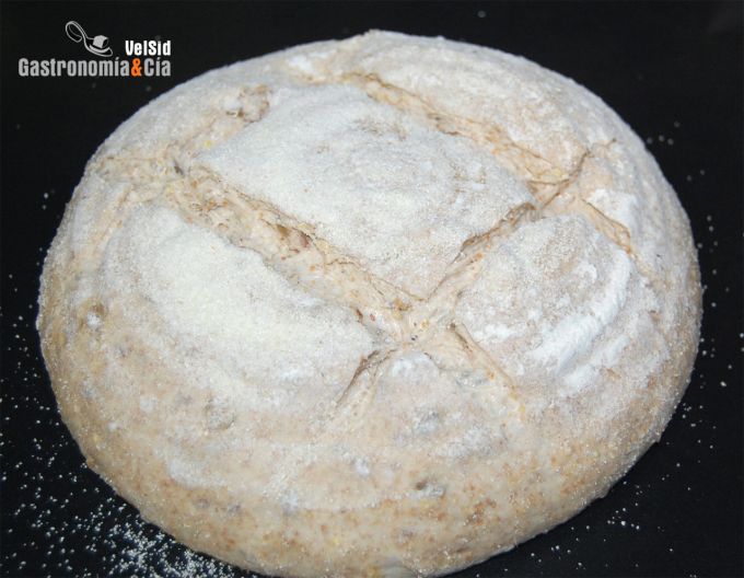 Pan con harina de centeno, pipas, linaza y mijo