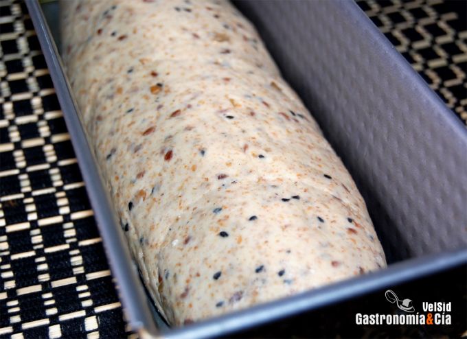 Pan de molde integral con semillas
