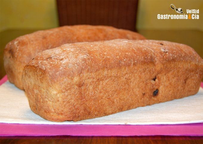 Pan de molde con pasas y yogur