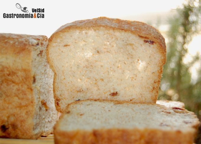 Pan de molde con pasas y yogur