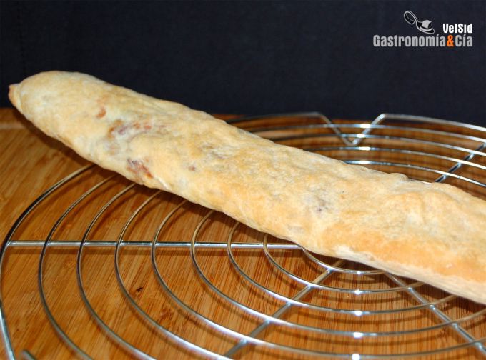 Pan relleno de bacon y pimiento