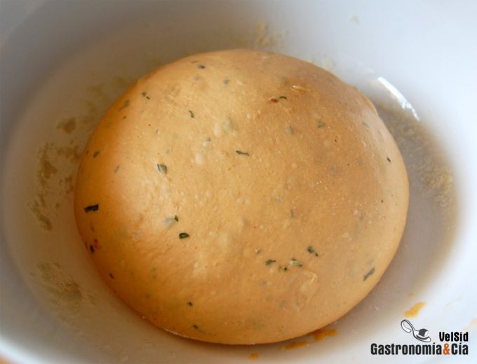 Pan de tomate y albahaca