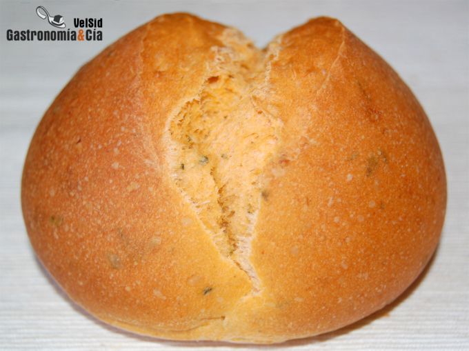 Pan de tomate y albahaca