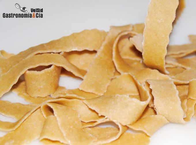 Pappardelle de kamut con queso y tomate fresco