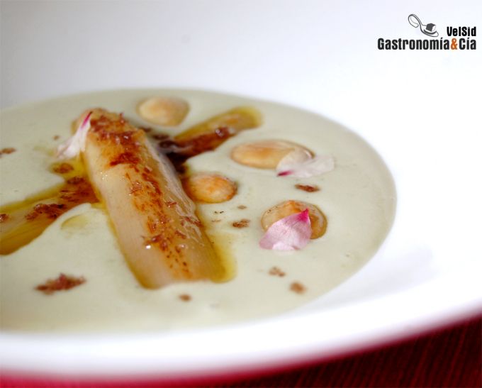 Parmentier de queso azul con espárragos de Navarra