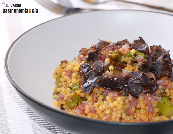Pasta grattata con Portobello, jamón y trufa negra