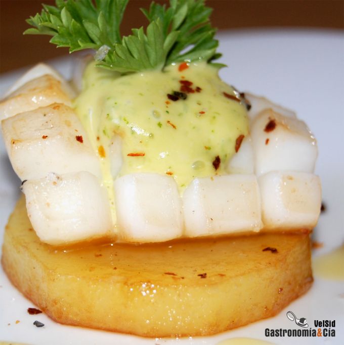 Patatas confitadas con sepia