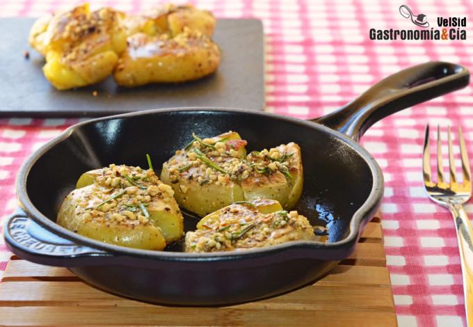Receta de patatas crujientes con clavo, romero y avella