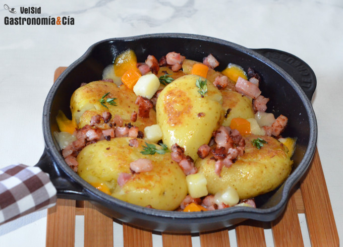 Patatas crujientes con bacon y queso cheddar
