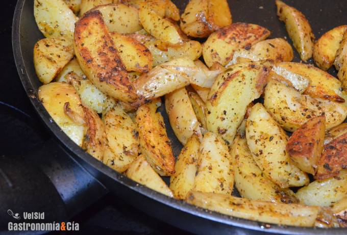 Cómo hacer patatas gajo saludables en diez minutos