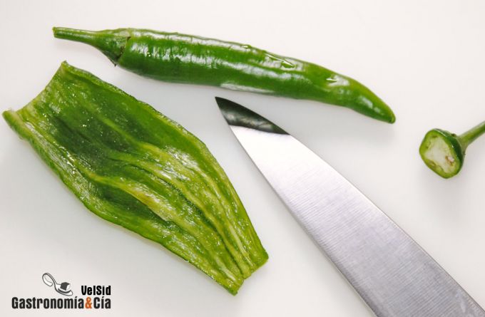 Cómo picar chiles o guindillas