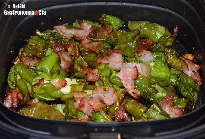 Pimientos verdes con bacon ahumado