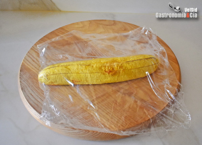 Plátano macho relleno con pavo ahumado y queso