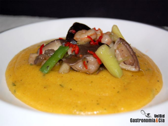 Polenta de calabaza y coco con setas