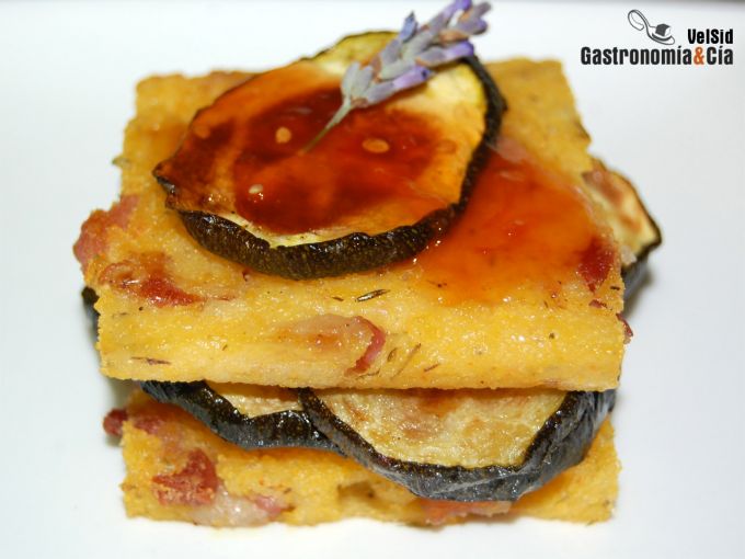 Montadito de polenta al horno con calabacín