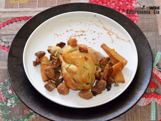 Pollo al horno con boletus y chirivía