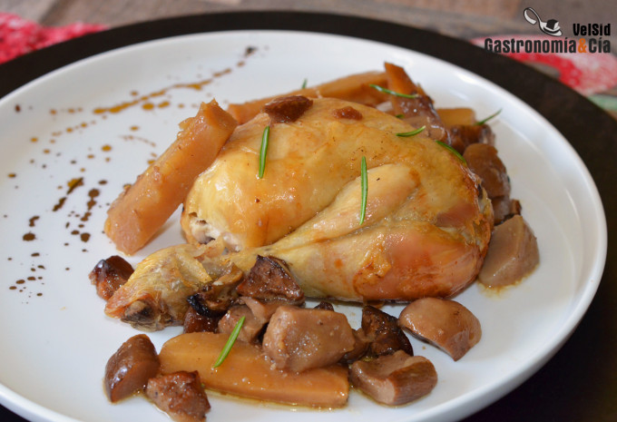Pollo al horno con boletus y chirivía