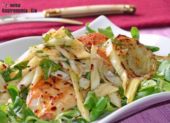 Pechuga de pollo con ensalada de hinojo, una receta lig
