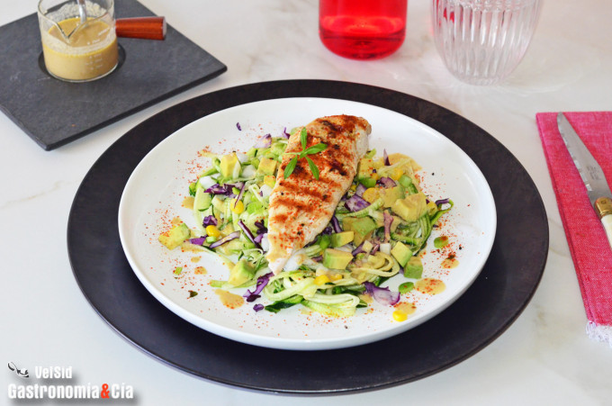 Pollo con espaguetis de calabacín y vinagreta