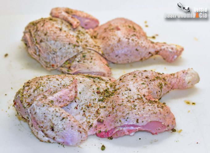 Pollo asado con especias y limón