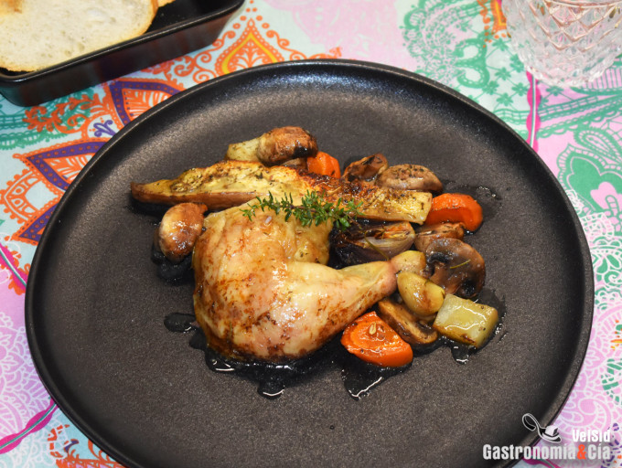 Pollo al horno con sus verduras asadas