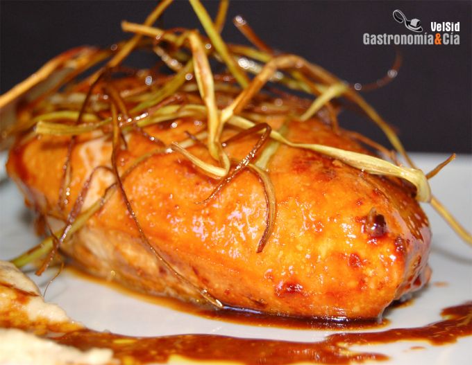 Pollo glaseado con puré de castañas ahumado