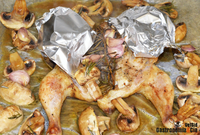 Pollo mariposa al horno, con champiñones y especias bah