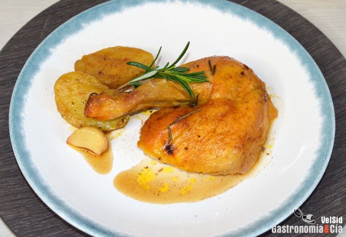 Pollo asado con hierbas aromáticas y especias