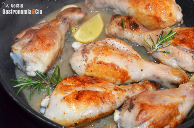 Pollo a la cazuela con comino, romero y limón