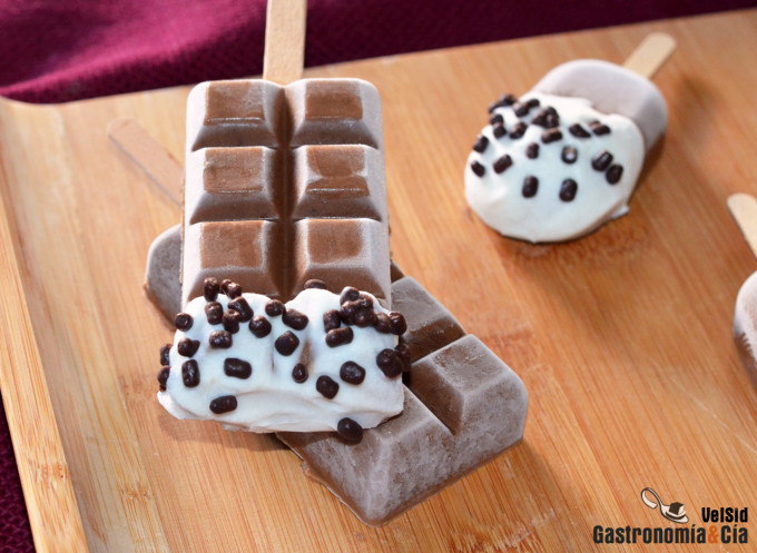 Polos de plátano, avellana y algarroba