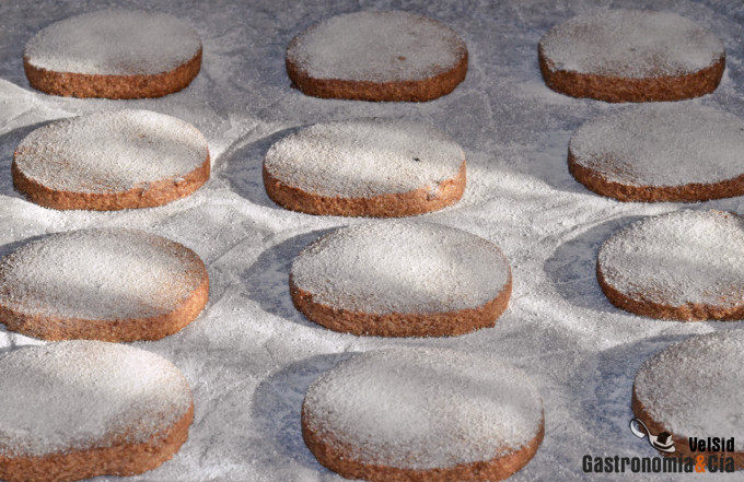 Polvorones de almendra y avena