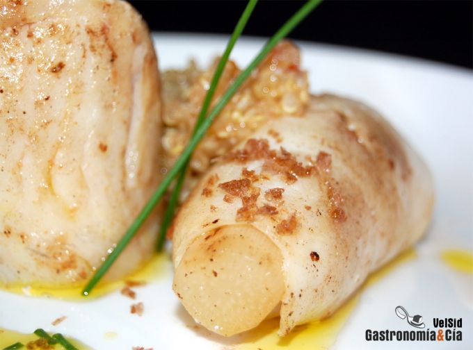 Paupiettes de merluza con espárragos y quinoa vainillad