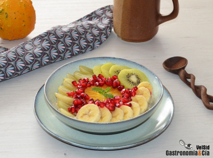 Desayuno de avena con frutas de otoño, una receta fácil