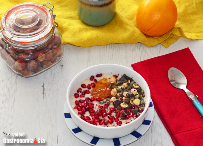 Porridge otoñal con granada y naranja
