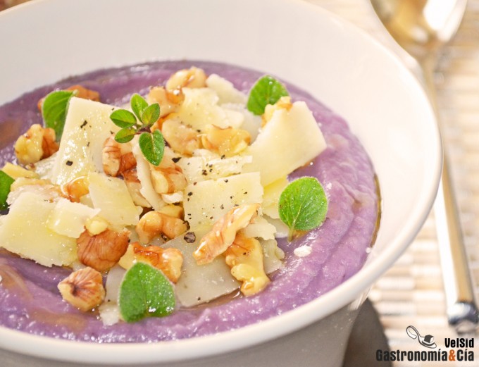 Puré de patata violeta y berenjena con queso