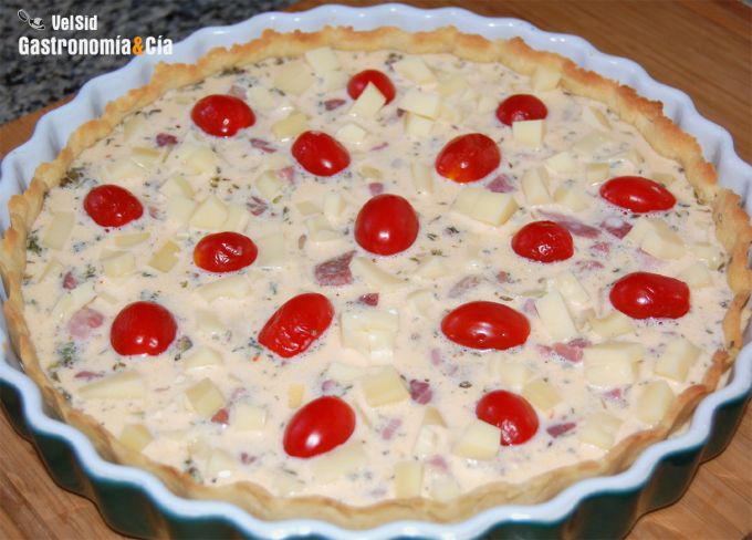 Quiche de queso, tomates y panceta