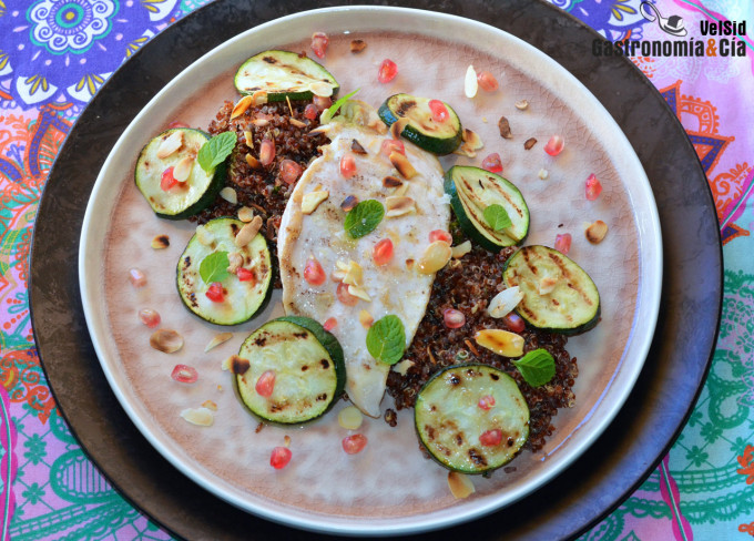 Quinoa, pollo y calabacín a la parrilla con aceite de s