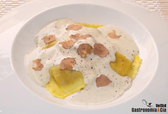 Ravioli de boletus con salsa de trufa blanca