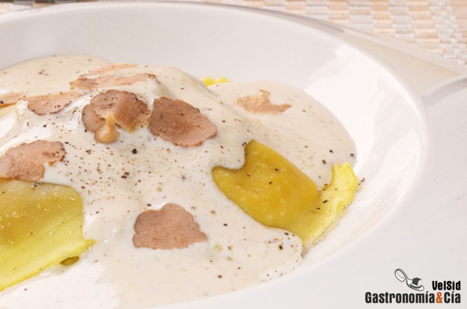 Ravioli de boletus con salsa de trufa blanca