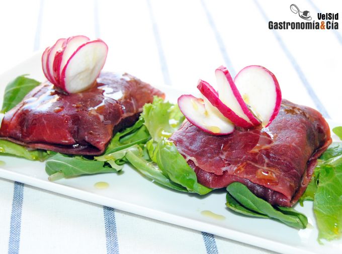 Ravioli de cecina y skordalia de nueces