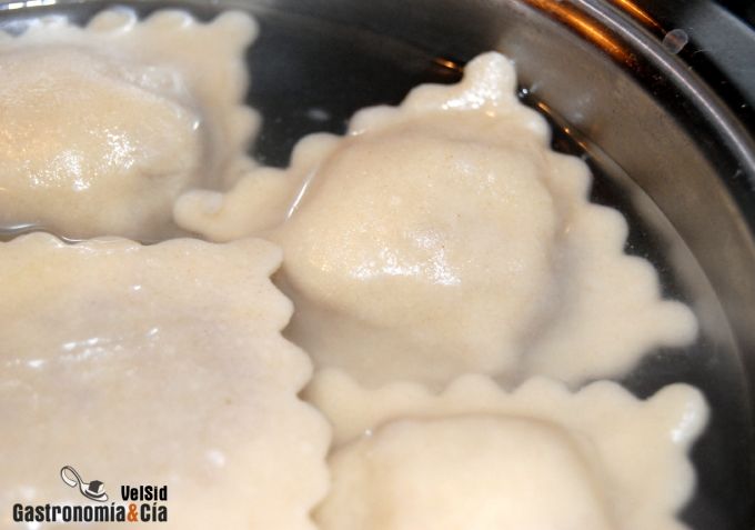Ravioli relleno de ternera y aroma de setas, elaboració