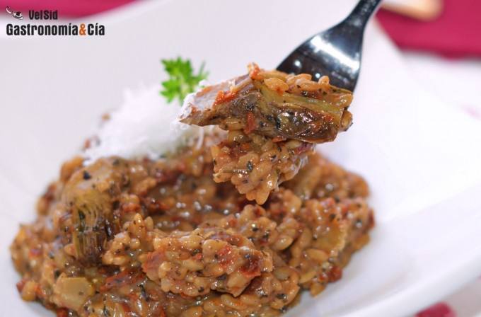 Risotto con alcachofas, ortigas y tomate seco